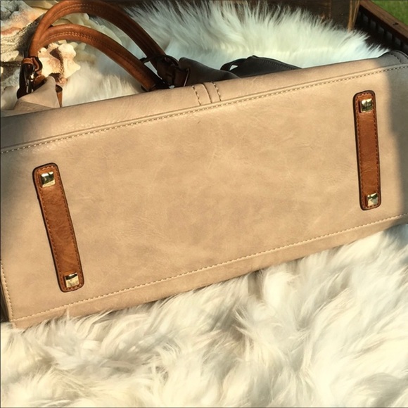 Simply Noelle Hobo Style Satchel - Picture 10 of 16